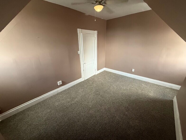 Bedroom - 3859 Brownsville Rd