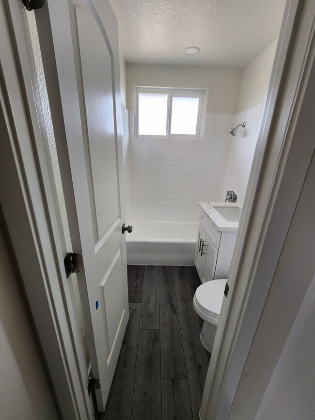 Building Photo - Charming 3-Bedroom Home Just 10 Minutes fr...