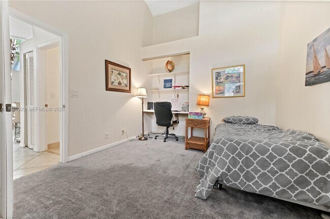 Building Photo - 401 Sabal Palm Ln