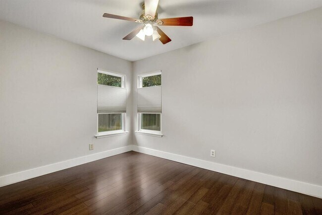 Building Photo - 1600 Ashberry Dr