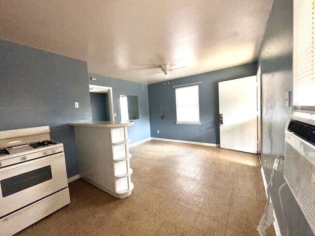 Building Photo - 611 McArthur Dr