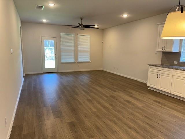 Building Photo - 5534 Capilano Ct