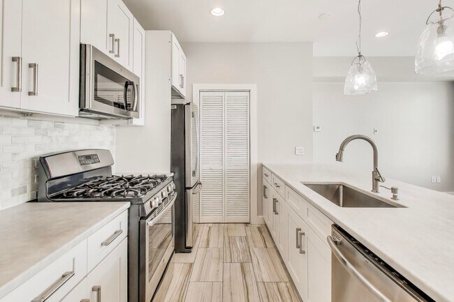 Building Photo - 1220 19th St NE