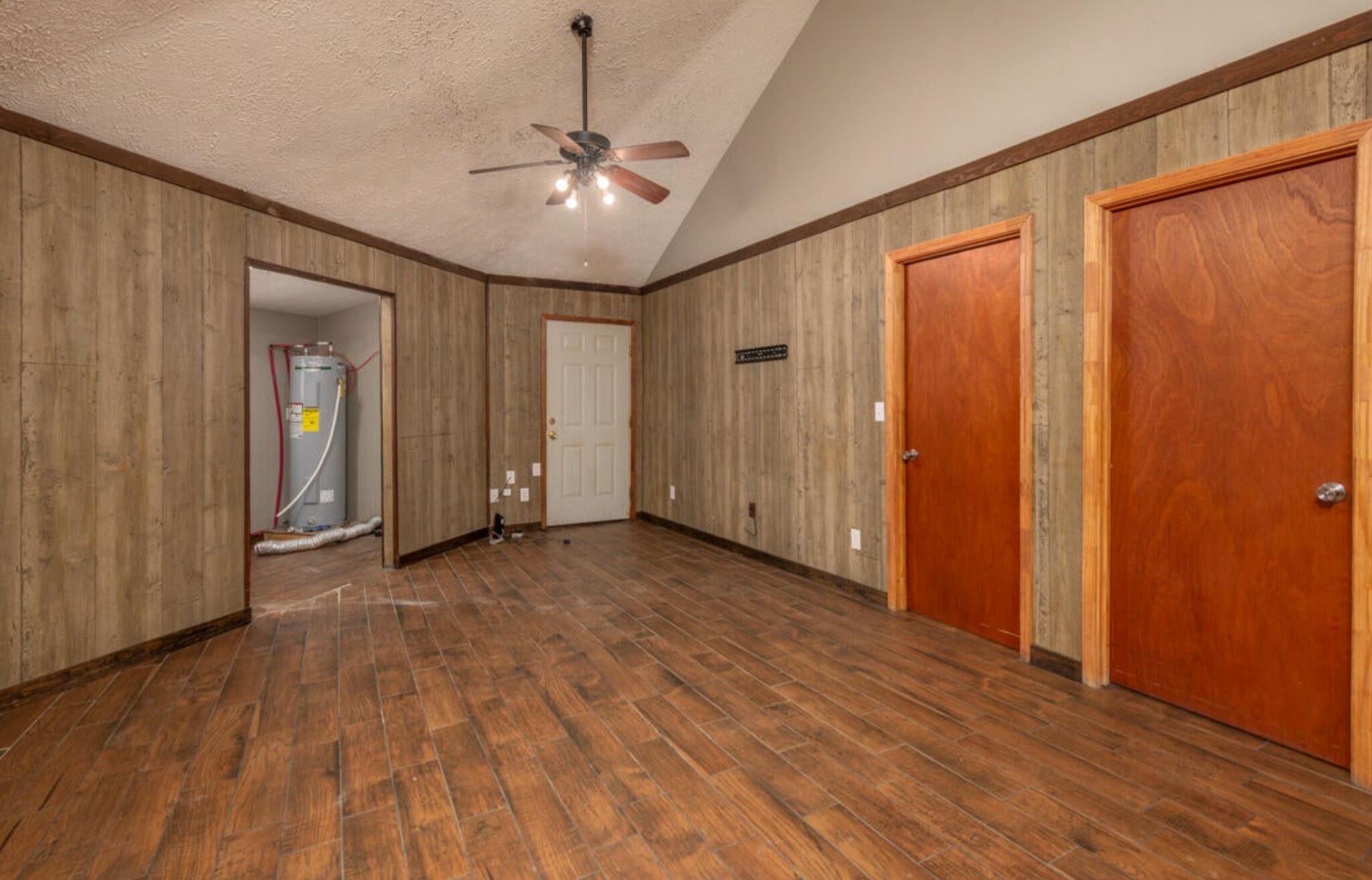 Building Photo - 704 Roundhouse Rd