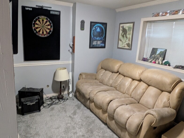 2nd room - 793 E Gables St