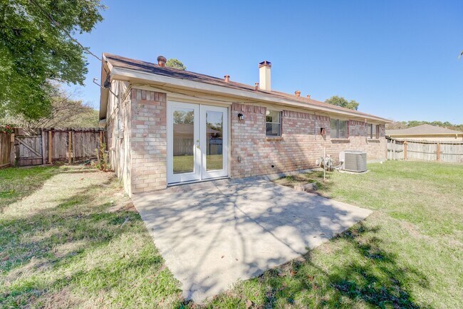 Building Photo - 15914 Timber Valley Dr