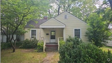 Building Photo - NOW AVAILABLE!! COME SEE ME!