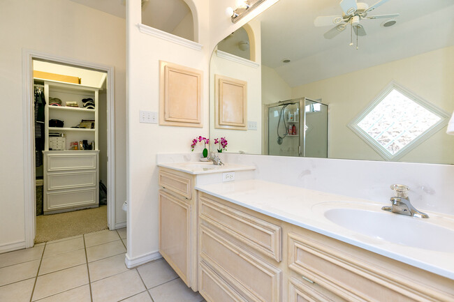 Building Photo - 7005 Madiera Dr