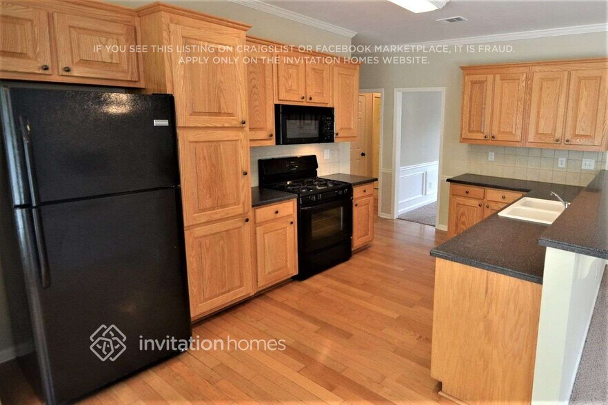 Building Photo - 1038 Fountain Lakes Ct