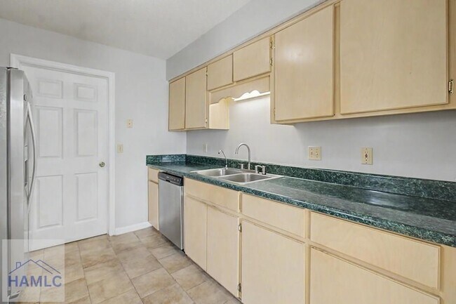 Building Photo - 1651 Latham Ct