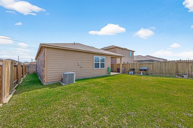 Building Photo - 15315 Crescent Brookfield Dr