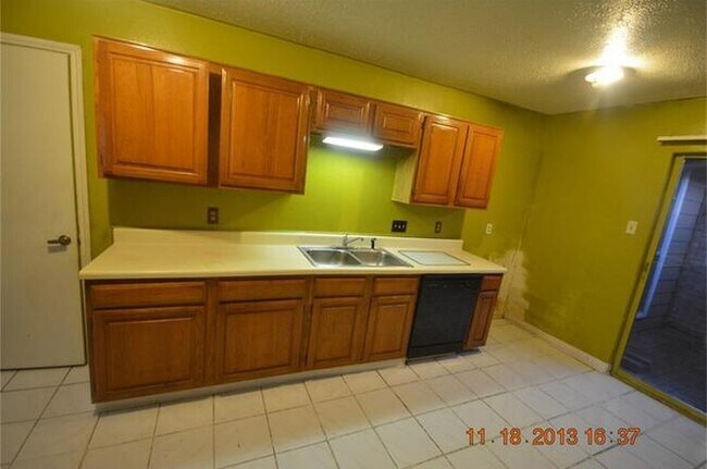 Building Photo - 1418 Hunters Park Dr