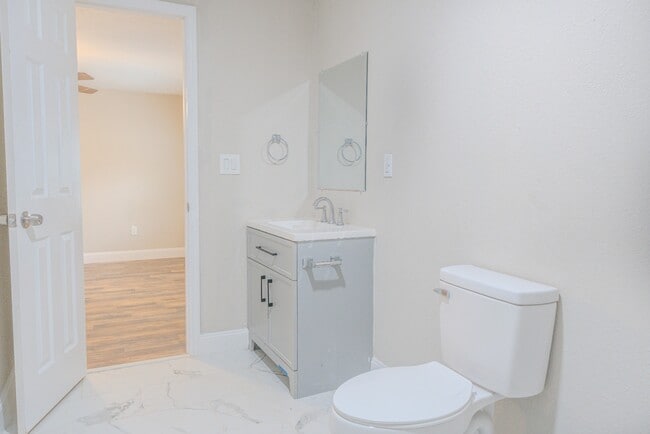 Building Photo - 129 W Church St