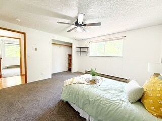 Building Photo - 450 NE Riverhill Dr