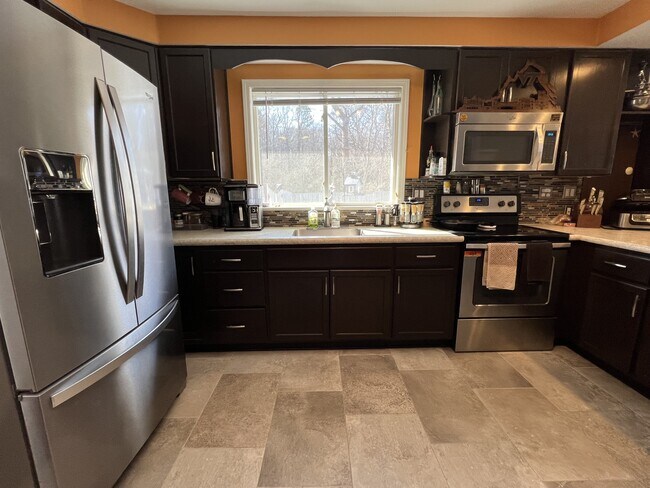 Building Photo - 2233 Paris St