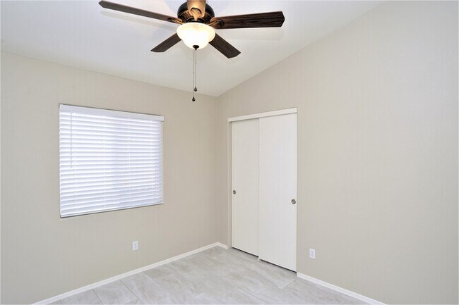 Building Photo - All tile 4 bedroom home in Oro Valley!