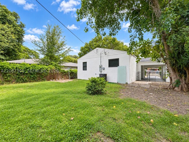 Building Photo - 1043 NW 48th St
