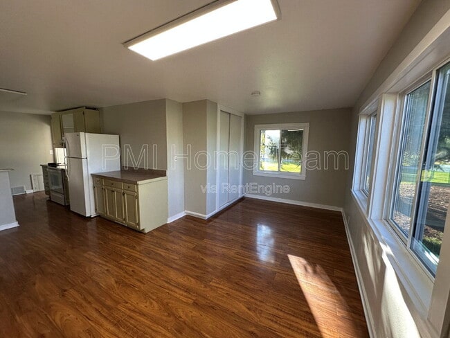 Building Photo - 211 S 100 E