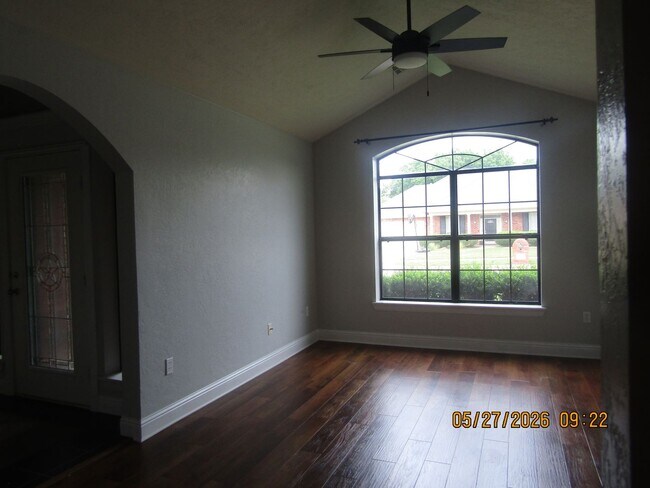 Building Photo - Beautiful 4-bedroom home located in the Heritage Hills Area!