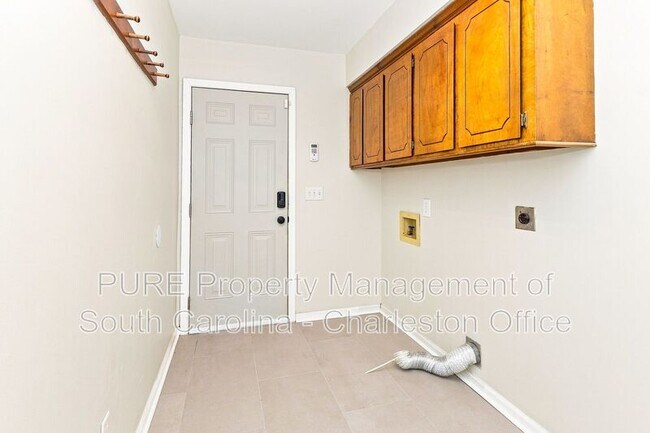 Building Photo - 154 Fox Chase Dr
