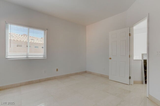 Building Photo - 8953 Diamond Falls Dr