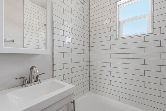 Building Photo - 1036 N 16th St
