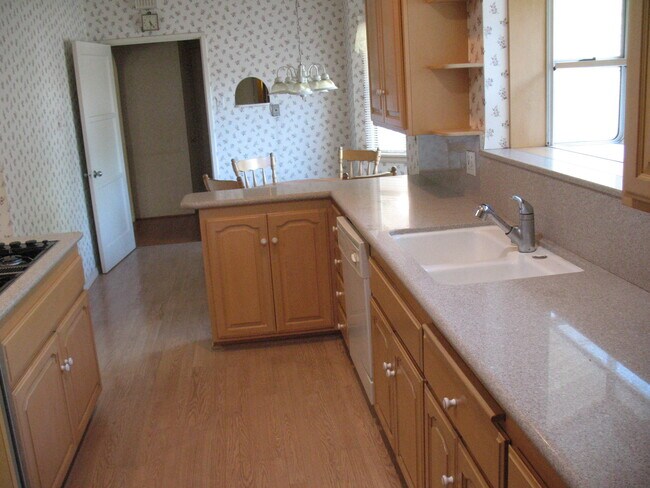 Building Photo - 3121 W Wyoming Ave