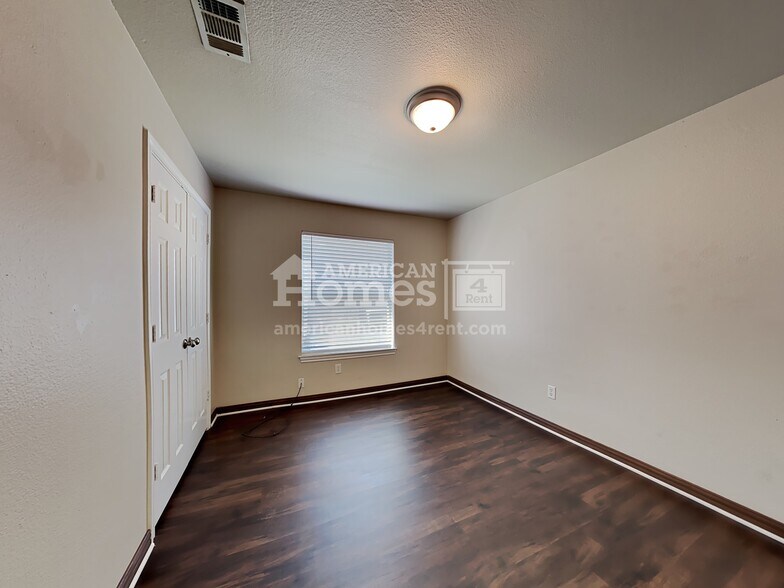 Building Photo - 350 Mesquite Hill Dr