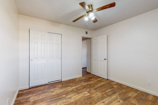 Building Photo - North Valley 3 bedroom Townhouse