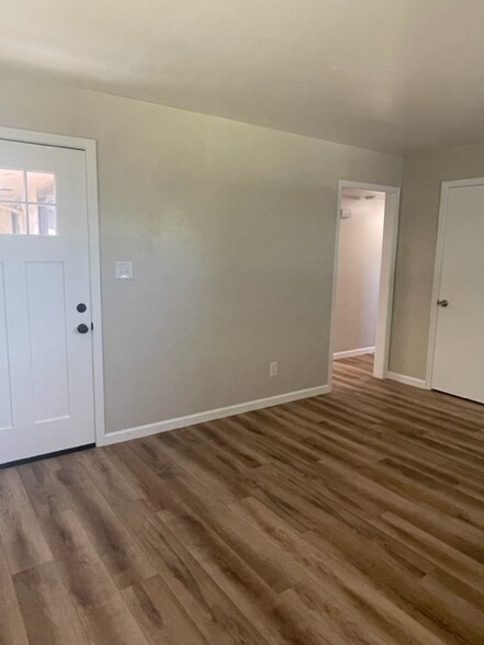 Front Room - 240 Chestnut Ave