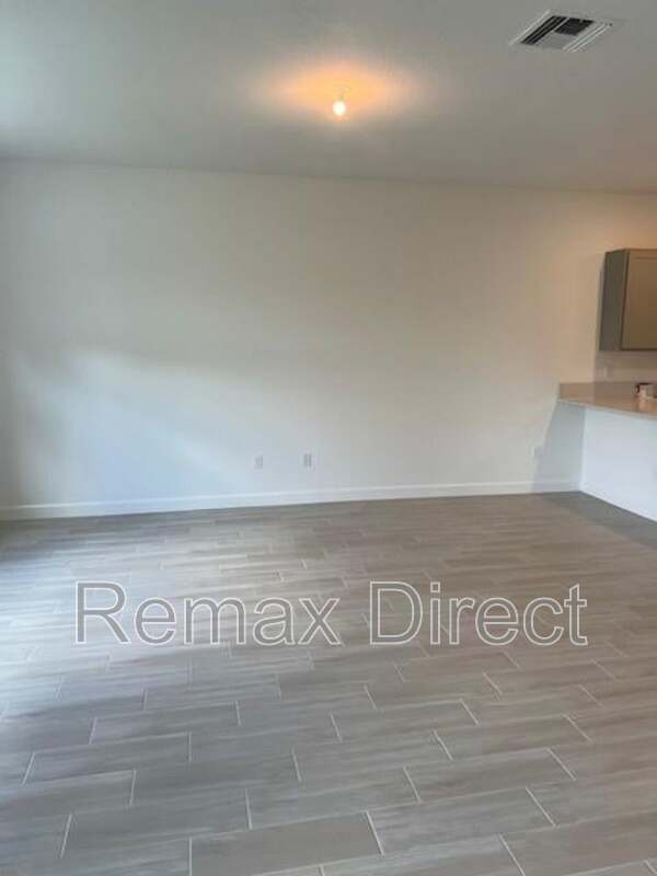 Building Photo - 4393 Hammock Grove Dr