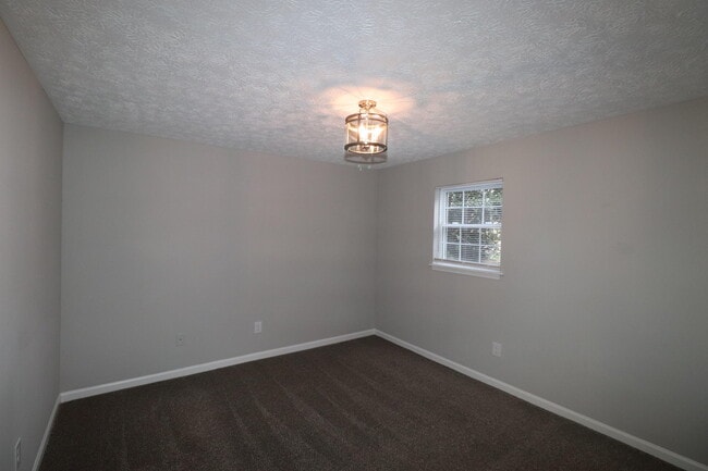Building Photo - 320 Lakeview Dr