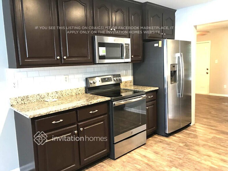 Building Photo - 121 Blackthorne Ct