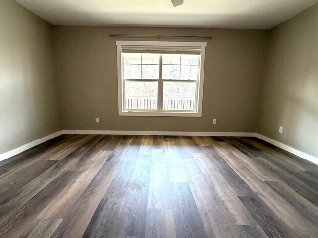 Building Photo - Leicester - Immaculate Three Bedroom with Huge Backyard