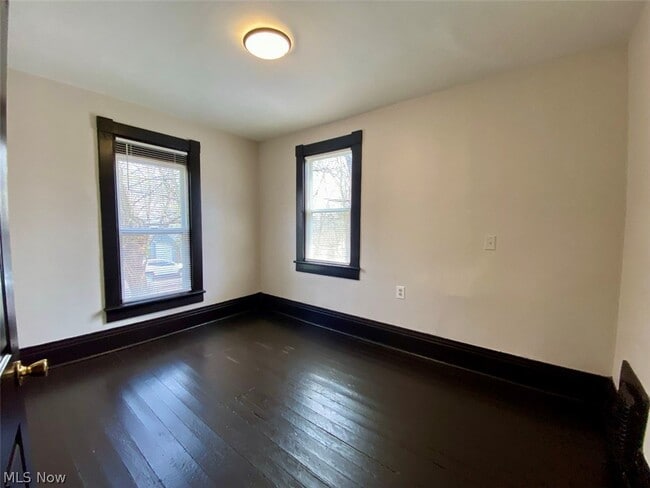 Building Photo - 390 Doyle St