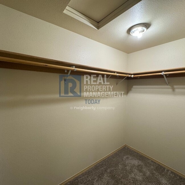 Building Photo - Great 3 Bedroom with 2 Car Garage + Fenced...