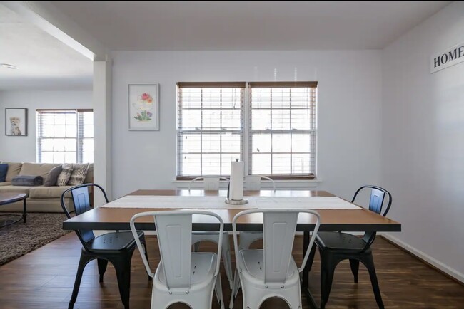 Dining room - 9305 Emnora Ln