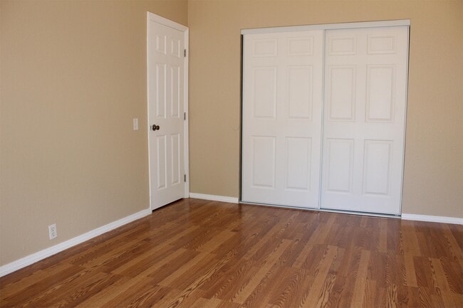 Building Photo - 2750 Dahlia Ave