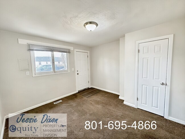 Building Photo - 940 Kiesel Ave