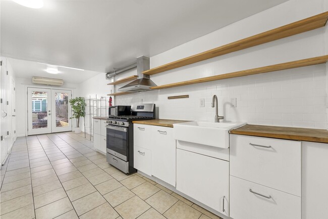 Building Photo - 40 Van Reypen St