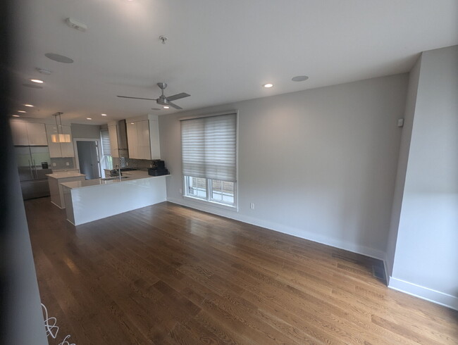 Building Photo - 3 BD / 3 BA Newer Row Home for Lease in Ha...