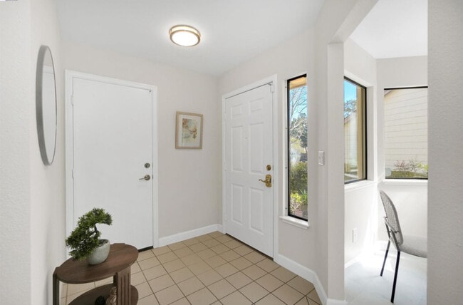 Building Photo - 316 Del Monte Way