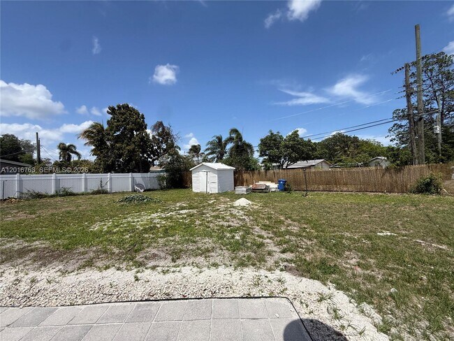 Building Photo - 1606 NW 12th Ave
