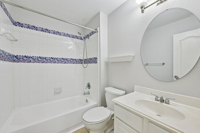 Building Photo - 15114 Magnoliabough Pl