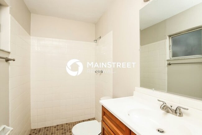 Building Photo - 3 Bedroom Pet-Friendly Home in Vero Beach, FL with Main Street Renewal