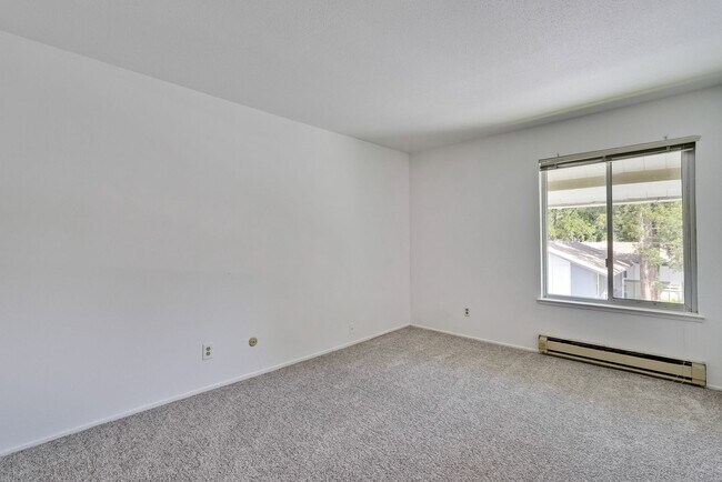 Building Photo - Up-Dated 1/1 3rd. Floor Condo Located in S...