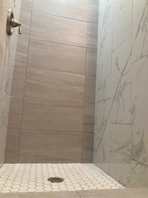 shower - 653 15th St