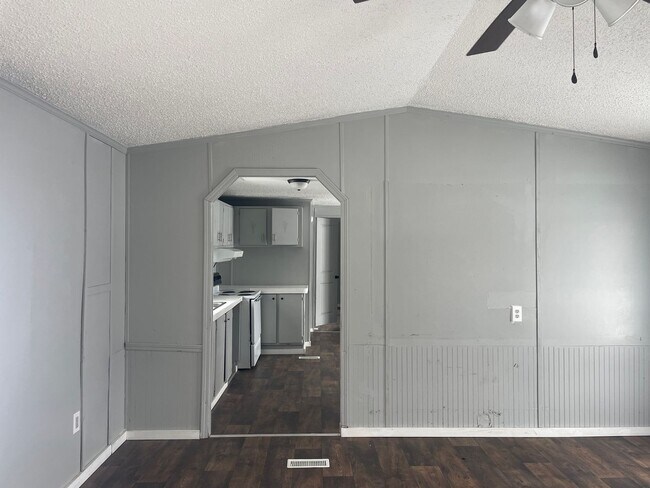 Building Photo - Country living with spacious front and backyard - 3 beds/ 2bath available now