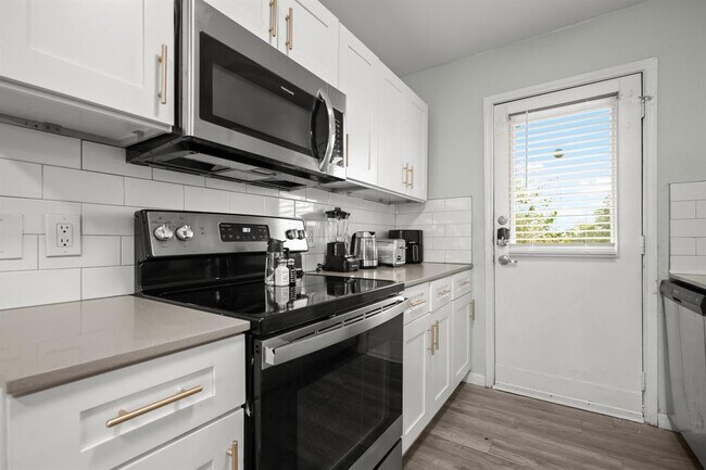 Building Photo - 6812 S Congress Ave