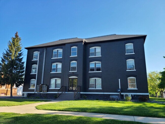 Building Photo - 917 Pearl St